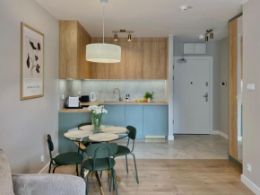 PALM TREE Perłowa Przystań parking, 650m do plaży, świeżo oddany nowoczesny apartament, Parkplatz im Preis inbegriffen, 650 Meter zum Strand, frisch fertiggestellt, geräumige und moderne Wohnung, Park